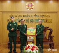 Defense leader visits Dien Bien border guards